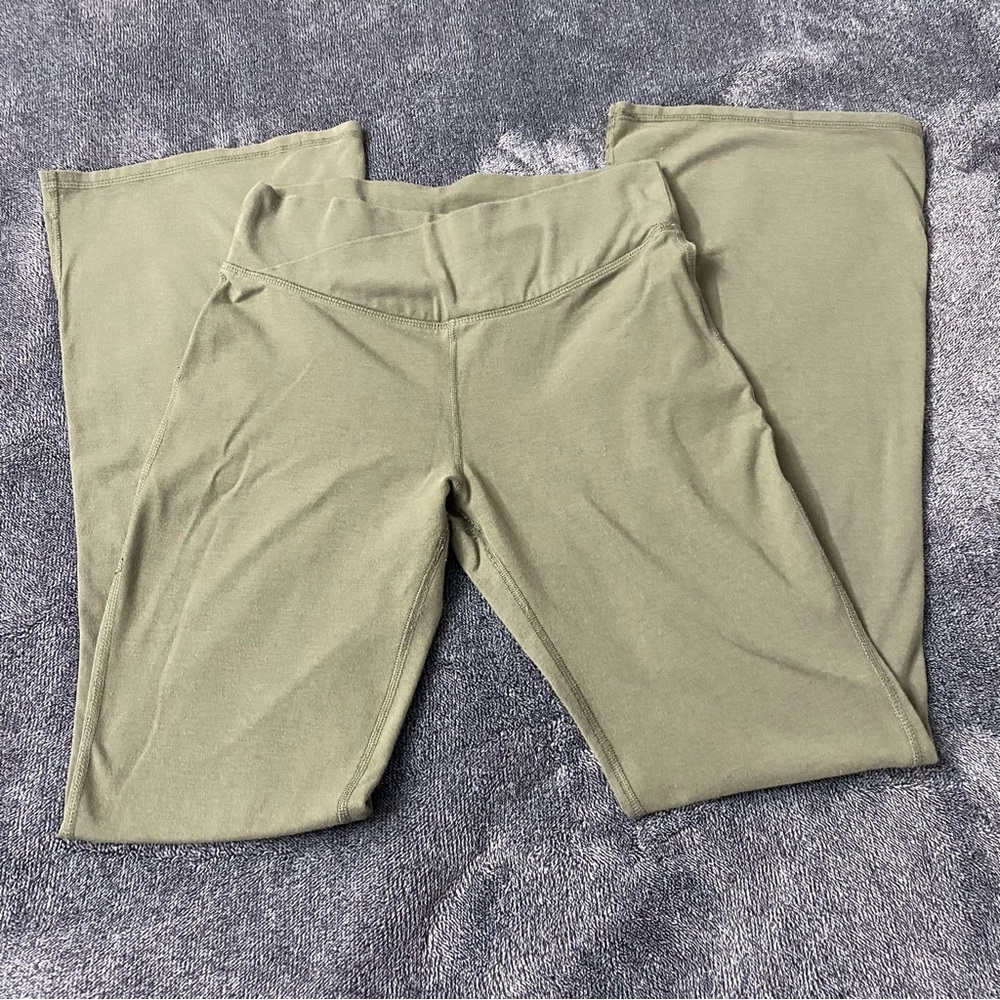 Old‎ Navy Olive Green Woman’s Flare Leggings With Criss Cross Waste Size XXL